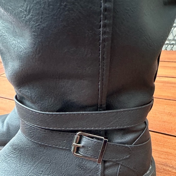 JustFab Flat Boots Ride Around Size 7 Wide Width - Picture 15 of 16